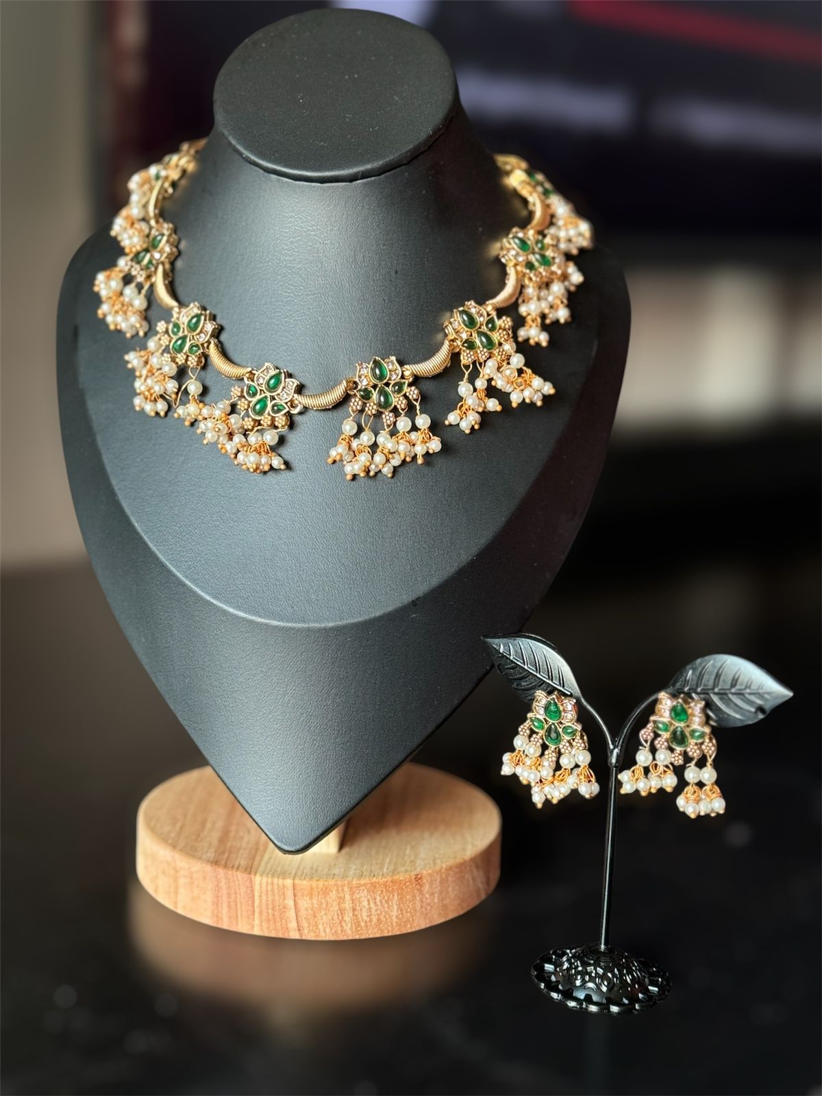 Gold Plated Kundan Stone And Pearls Choker Necklace Set